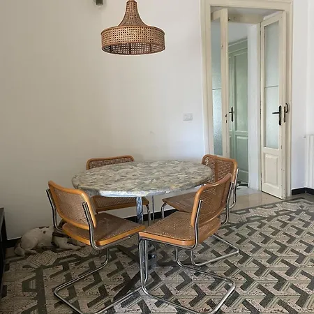 Otto's House * باري